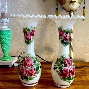 Set of 2 Vintage art glass ruffle vases with rose pattern 1940th 11”tall/5”width